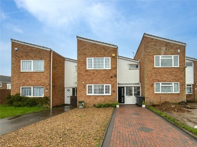 3 bedroom terraced house for sale in Telscombe Way, Luton, Bedfordshire, LU2