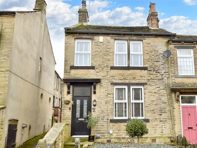 3 bedroom end of terrace house for sale in Thornhill Street, Calverley, Pudsey, West Yorkshire, LS28