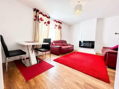 3 bedroom terraced house to rent London, E13 9EF