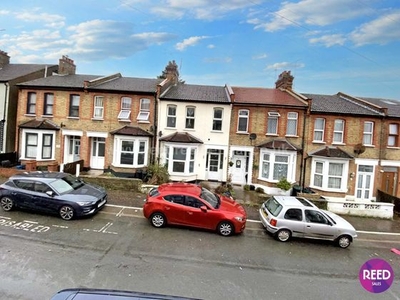 3 bedroom terraced house to rent Westcliff On Sea, SS0 9EZ