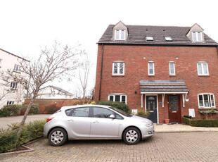 3 bedroom town house for rent in Reed Court, Swindon, Wiltshire , SN3