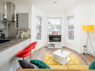 4 bedroom apartment for rent in Green Lanes, London, N13