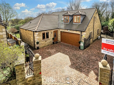 4 bedroom detached house for sale in Hawthorne House, Church Croft, Lofthouse, Wakefield, West Yorkshire, WF3