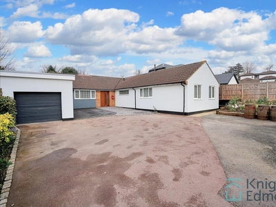 4 bedroom detached bungalow for sale in Sittingbourne Road, Maidstone, ME14
