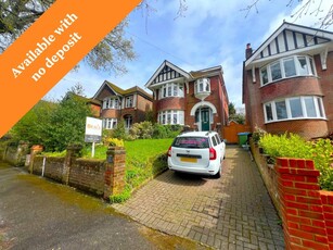 4 bedroom detached house for rent in Glenfield Avenue, Bitterne, Southampton, Hampshire, SO18