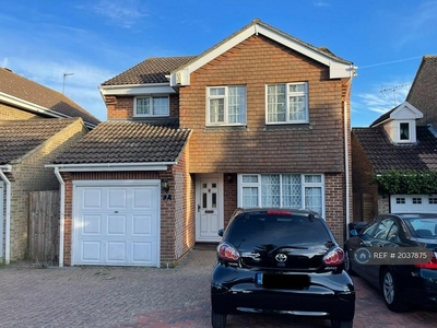 4 bedroom detached house for rent in Knights Ridge, Orpington, BR6