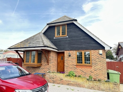 4 bedroom detached house for rent in Plough Road Minster On Sea ME12