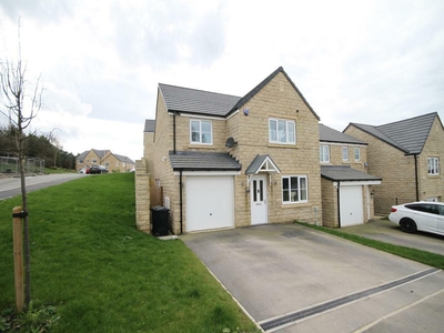 4 bedroom detached house for sale in Buck Wood Hill, Thackley, Bradford, BD10