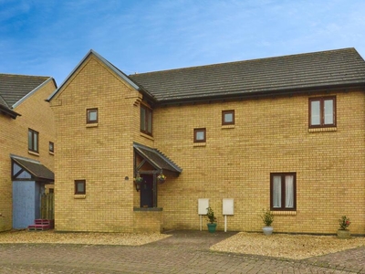 4 bedroom detached house for sale in Cadeby Court, Broughton, Milton Keynes, Buckinghamshire, MK10