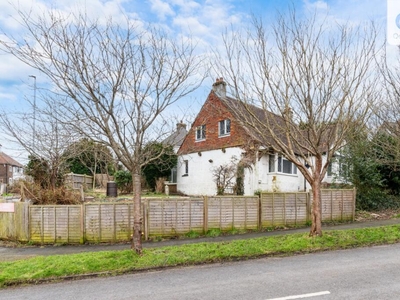 4 bedroom detached house for sale in Carden Avenue, Patcham, Brighton, BN1