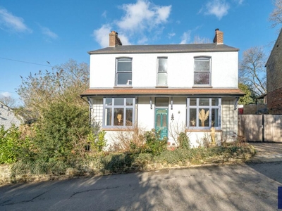 4 bedroom detached house for sale in Church Road, Bow Brickhill, Milton Keynes, Buckinghamshire, MK17
