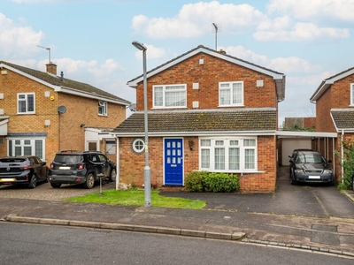 4 bedroom detached house for sale in Claydown Way, Slip End, Luton, Bedfordshire, LU1