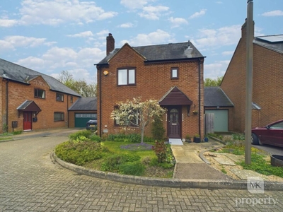 4 bedroom detached house for sale in Cook Close, Walton, MK7
