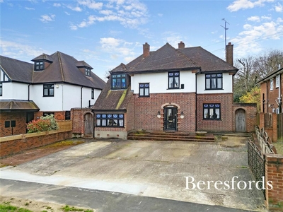 4 bedroom detached house for sale in Friars Close, Shenfield, CM15