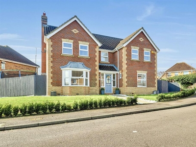 4 bedroom detached house for sale in Gatehill Gardens, Luton, LU3