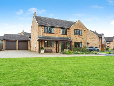 4 bedroom detached house for sale in Haltonchesters, Bancroft, Milton Keynes, Buckinghamshire, MK13