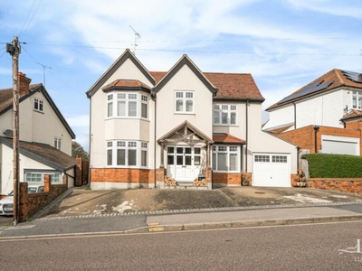 4 bedroom detached house for sale in Headley Chase, Brentwood, CM14