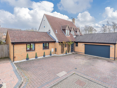 4 bedroom detached house for sale in Joules Court, Shenley Lodge, Milton Keynes, MK5 7BA, MK5