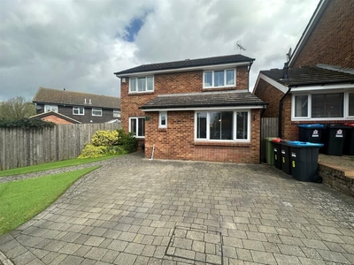 4 bedroom detached house for sale in Lagonda Close, Newport Pagnell, MK16