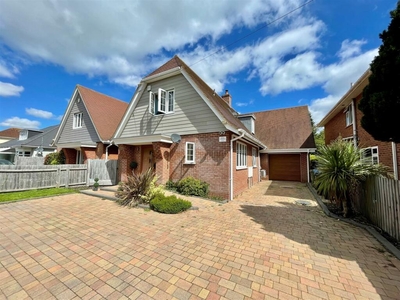 4 bedroom detached house for sale in Magna Road, Bournemouth, BH11