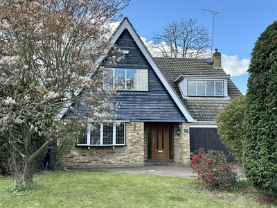 4 bedroom detached house for sale in Mulberry Hill, Shenfield, Brentwood, CM15