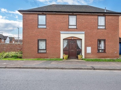 4 bedroom detached house for sale in Raedwald Drive, Bury St. Edmunds, IP32