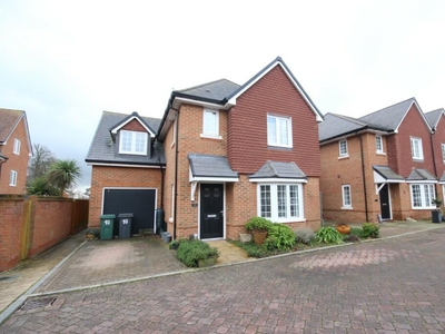 4 bedroom detached house for sale in Robinson Avenue, Barming, Maidstone ME16