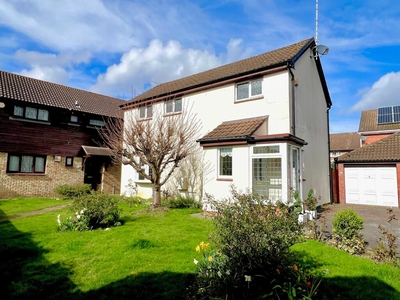 4 bedroom detached house for sale in Roth Drive, Hutton, Brentwood, CM13