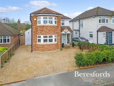 4 bedroom detached house for sale in St. Marys Avenue, Shenfield, CM15