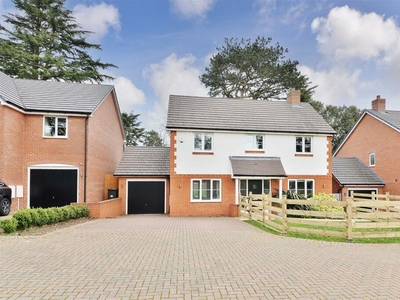 4 bedroom detached house for sale in Stacey Drive, Kings Heath, Birmingham, B13