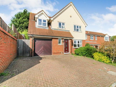 4 bedroom detached house for sale in Thurnscoe Close, Lower Earley, Reading, RG6