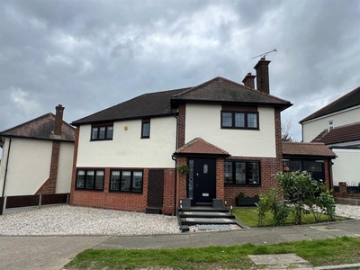 4 bedroom detached house for sale in West Park Hill, Brentwood, Essex, CM14