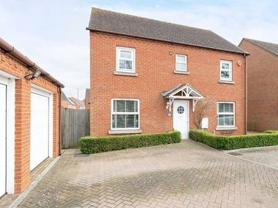 4 bedroom detached house for sale in Whalley Drive, Bletchley, Milton Keynes, Buckinghamshire, MK3 6HS, MK3