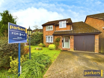 4 bedroom detached house for sale in Willowside, Woodley, Reading, Berkshire, RG5