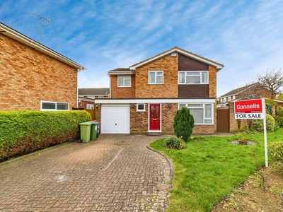 4 bedroom detached house for sale in Windmill Hill Drive, Bletchley, Milton Keynes, MK3