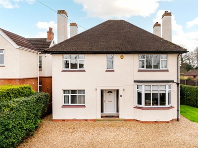 4 bedroom detached house for sale in Wolverton Road, Newport Pagnell, Buckinghamshire, MK16