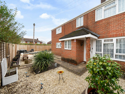 4 bedroom end of terrace house for sale in Crossways, Woodley, Reading, RG5