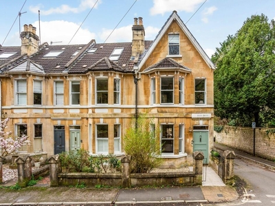 4 bedroom end of terrace house for sale in Daisy Bank, Bath, BA2