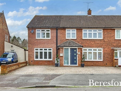 4 bedroom end of terrace house for sale in Fox Hatch, Kelvedon Hatch, CM15