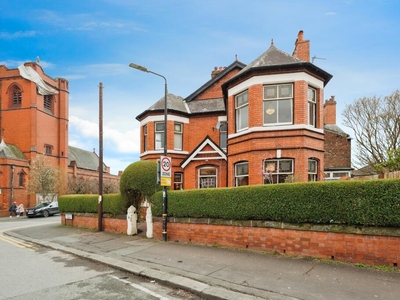 4 bedroom end of terrace house for sale in Henrietta Street, Manchester, M16