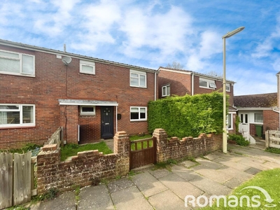 4 bedroom end of terrace house for sale in Schubert Road, Basingstoke, Hampshire, RG22