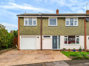 4 Bedroom End Of Terrace House For Sale In Shepperton