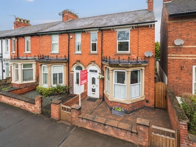 4 bedroom end of terrace house for sale in South Park, Lincoln, Lincolnshire, LN5