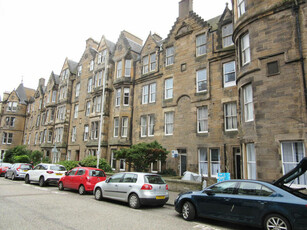 4 bedroom flat for rent in Warrender Park Road, Marchmont, Edinburgh, EH9