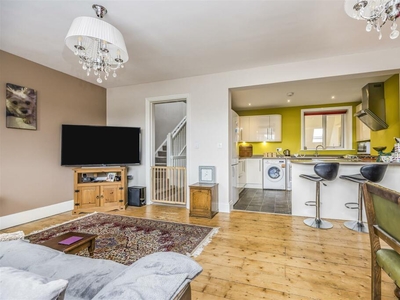 4 bedroom flat for sale in Christchurch Road, Bournemouth, BH7