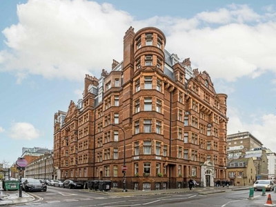 4 bedroom flat for sale in Torrington Place, Bloomsbury, WC1E