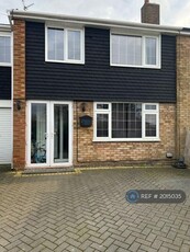4 bedroom semi-detached house for rent in Kinross Crescent, Luton, LU3