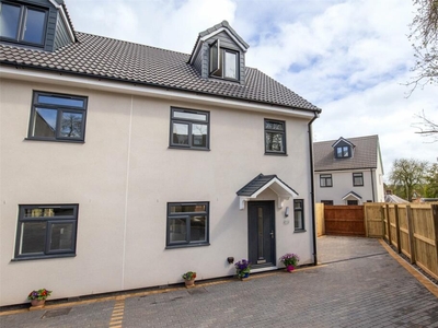 4 bedroom semi-detached house for sale in Blaisedell View, Bristol, BS10