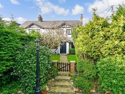 4 bedroom semi-detached house for sale in Church Road, Kelvedon Hatch, Brentwood, Essex, CM14