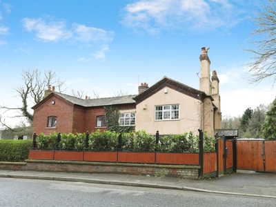 4 bedroom semi-detached house for sale in Knowsley Lane, Prescot, L34